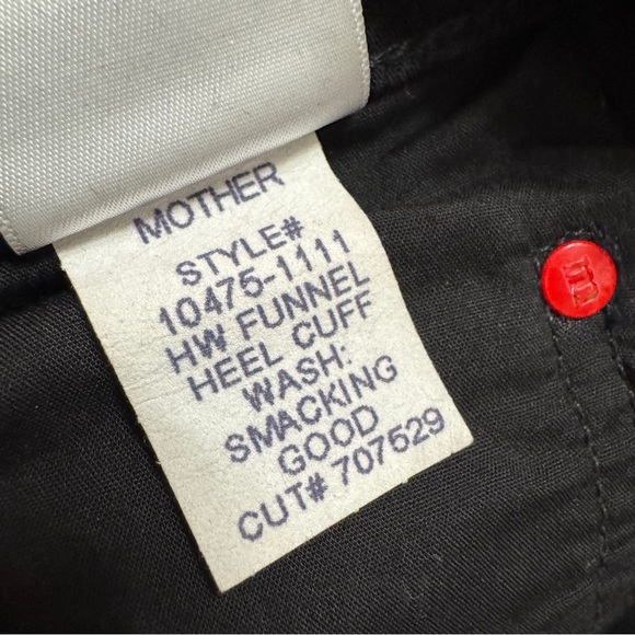 MOTHER SNACKS 26 High Rise Funnel Heel Cuff Jeans in Smacking Good washed black - Picture 9 of 13